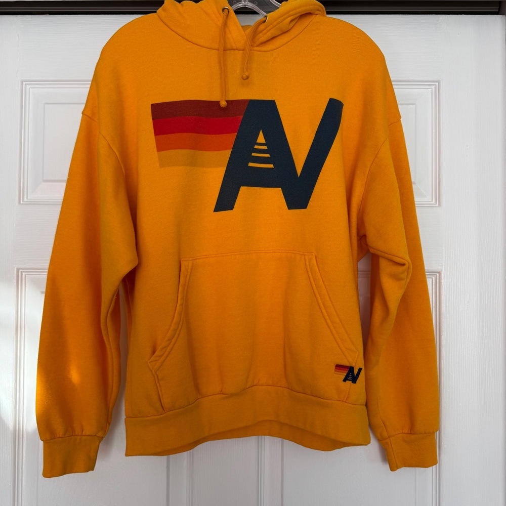 AVIATOR NATION | LOGO PULLOVER RELAXED HOODIE - GOLD SMALL